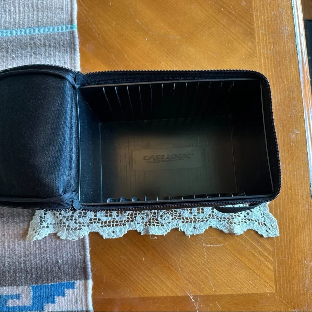 Vintage Case Logic Nylon Zippered Carrying Case CD Holder